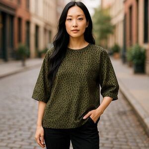 Banana Republic Women’s S 3/4 length cheetah print top